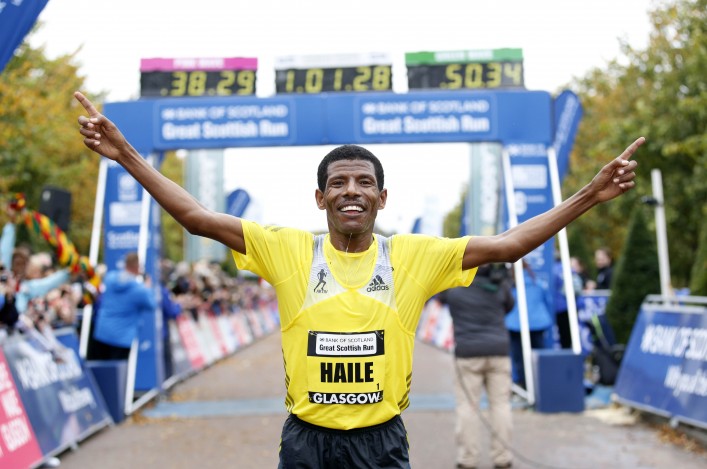 Haile Gebrselassie celebrates 2013 Great Scottish Run success